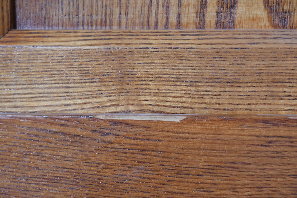 中古　美品　ニレ材　四尺　戸ごとに違った意匠を楽しめる重ね水屋箪笥　(R-090894)