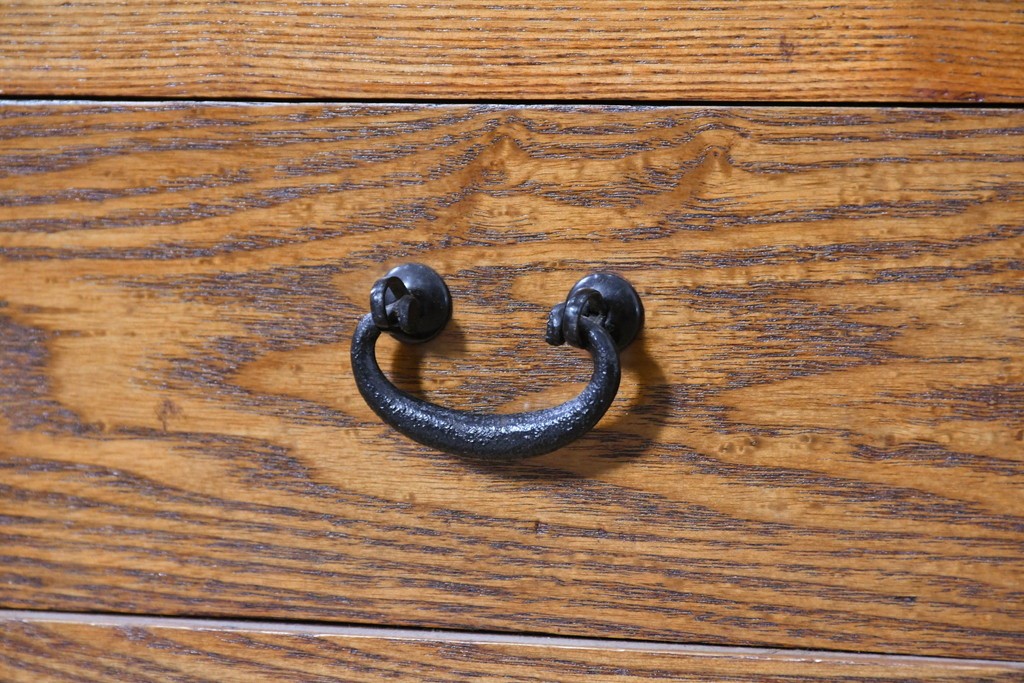 中古　美品　ニレ材　四尺　戸ごとに違った意匠を楽しめる重ね水屋箪笥　(R-090894)