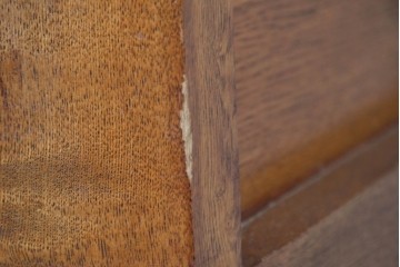 中古　美品　ニレ材　四尺　戸ごとに違った意匠を楽しめる重ね水屋箪笥　(R-090894)