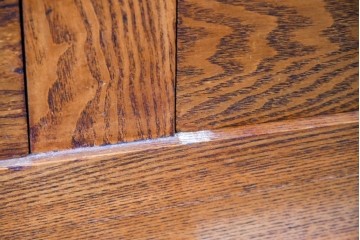 中古　美品　ニレ材　四尺　水屋箪笥下段　縦桟の意匠が和の趣を添えるキャビネット　(R-090896)