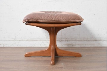 北欧ヴィンテージ　1960年から1970年頃　ノルウェー　LIED MOBLER(リードモブラー)　本革　ツートーンレザーが特徴のオットマン　(R-090902)