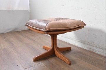 北欧ヴィンテージ　1960年から1970年頃　ノルウェー　LIED MOBLER(リードモブラー)　本革　ツートーンレザーが特徴のオットマン　(R-090902)
