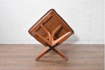 北欧ヴィンテージ　1960年から1970年頃　ノルウェー　LIED MOBLER(リードモブラー)　本革　ツートーンレザーが特徴のオットマン　(R-090902)