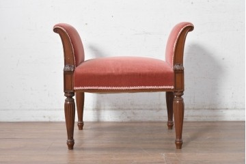 中古　アメリカ高級輸入家具　マホガニー材　ピンクのファブリックが華やかなクラシカルベンチスツール　(R-090903)