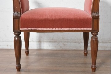 中古　アメリカ高級輸入家具　マホガニー材　ピンクのファブリックが華やかなクラシカルベンチスツール　(R-090903)