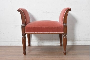 中古　アメリカ高級輸入家具　マホガニー材　ピンクのファブリックが華やかなクラシカルベンチスツール　(R-090903)