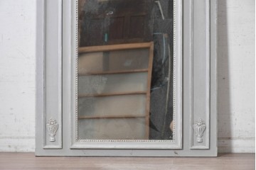 フランスアンティーク　1920年頃　淡いペイントと繊細な浮き彫り彫刻が美しいミラー　(R-090904)