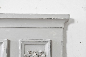 フランスアンティーク　1920年頃　淡いペイントと繊細な浮き彫り彫刻が美しいミラー　(R-090904)