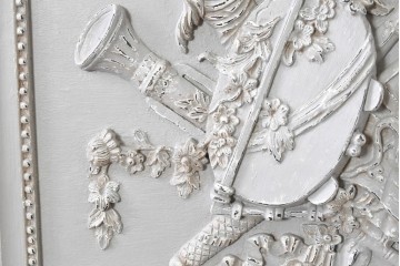 フランスアンティーク　1920年頃　淡いペイントと繊細な浮き彫り彫刻が美しいミラー　(R-090904)