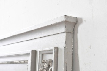 フランスアンティーク　1920年頃　淡いペイントと繊細な浮き彫り彫刻が美しいミラー　(R-090904)