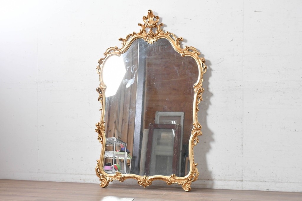 中古　イタリア高級家具　SILIK(シリック)　ロココ調の細やかで豪華な彫刻が見事!　存在感抜群のウォールミラー　(R-090905)