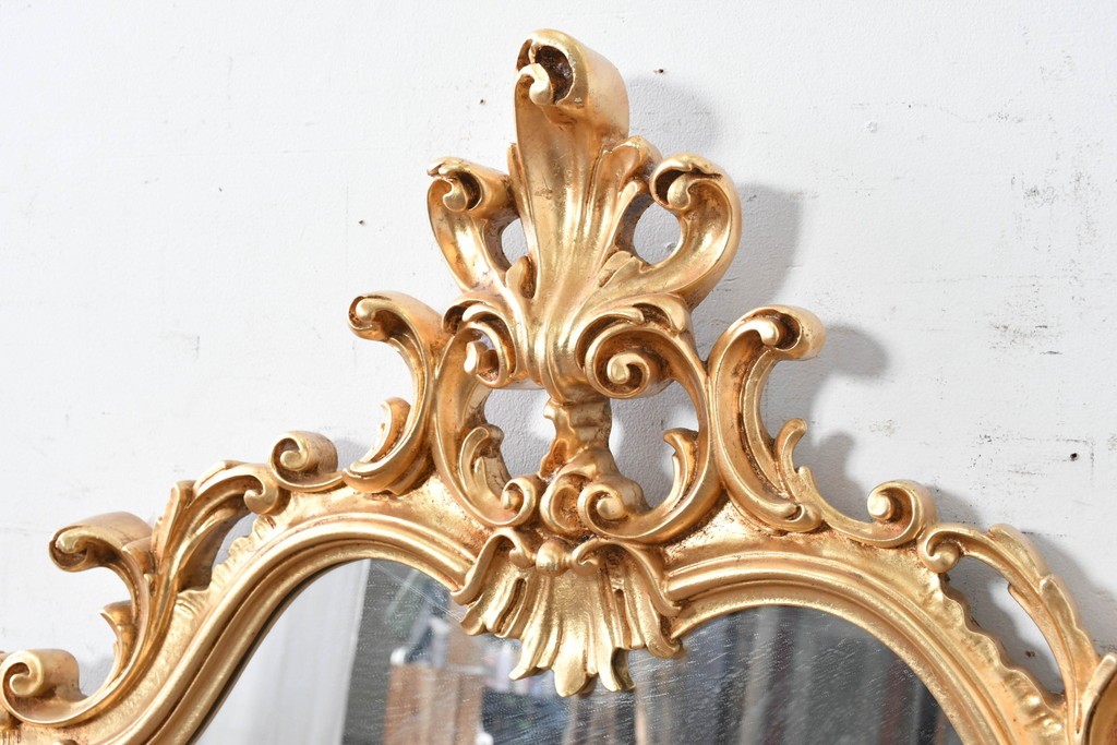 中古　イタリア高級家具　SILIK(シリック)　ロココ調の細やかで豪華な彫刻が見事!　存在感抜群のウォールミラー　(R-090905)