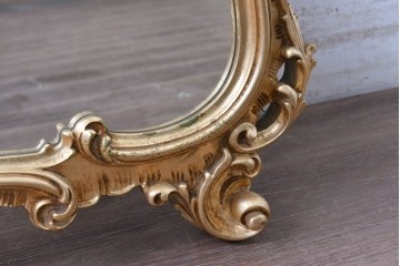 中古　イタリア高級家具　SILIK(シリック)　ロココ調の細やかで豪華な彫刻が見事!　存在感抜群のウォールミラー　(R-090905)