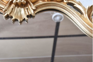 中古　イタリア高級家具　SILIK(シリック)　ロココ調の細やかで豪華な彫刻が見事!　存在感抜群のウォールミラー　(R-090905)