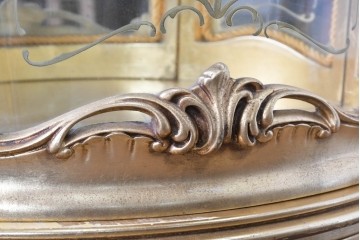 中古　美品　SILIK(シリック)　優美な装飾が華やかなロココ調キュリオケース　定価約220万円　(R-090909)