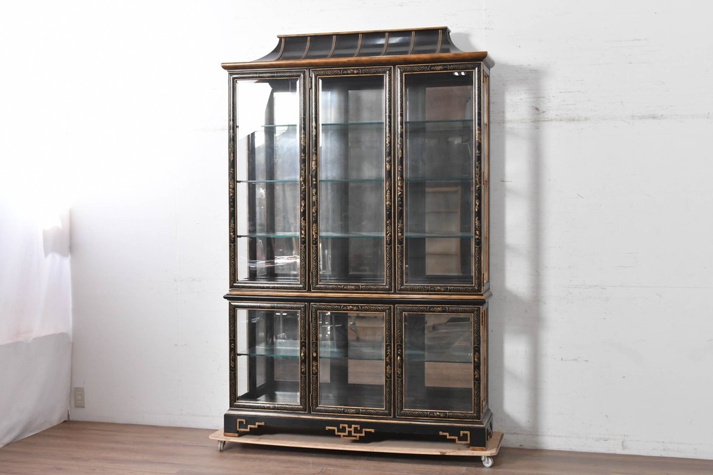 中古　美品　希少モデル　DREXEL HERITAGE(ドレクセルヘリテイジ)　奥行約36cmの薄型!　ガラス扉とミラーバックが奥行きを生むシノワズリデザインのキャビネット　(R-090910)