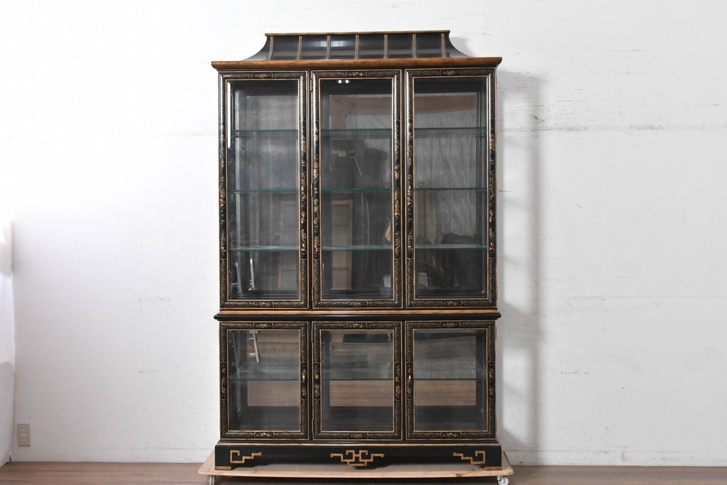 中古　美品　希少モデル　DREXEL HERITAGE(ドレクセルヘリテイジ)　奥行約36cmの薄型!　ガラス扉とミラーバックが奥行きを生むシノワズリデザインのキャビネット　(R-090910)