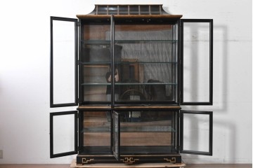 中古　美品　希少モデル　DREXEL HERITAGE(ドレクセルヘリテイジ)　奥行約36cmの薄型!　ガラス扉とミラーバックが奥行きを生むシノワズリデザインのキャビネット　(R-090910)