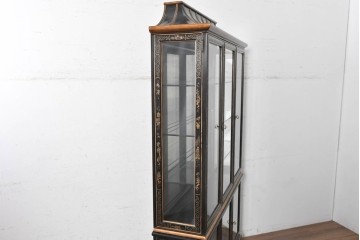 中古　美品　希少モデル　DREXEL HERITAGE(ドレクセルヘリテイジ)　奥行約36cmの薄型!　ガラス扉とミラーバックが奥行きを生むシノワズリデザインのキャビネット　(R-090910)