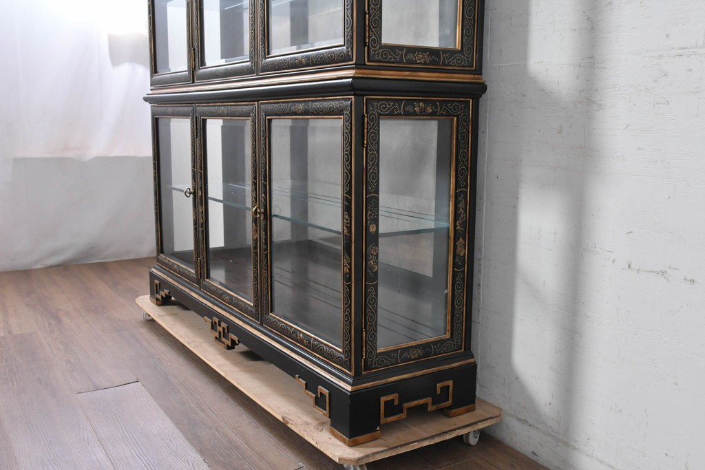 中古　美品　希少モデル　DREXEL HERITAGE(ドレクセルヘリテイジ)　奥行約36cmの薄型!　ガラス扉とミラーバックが奥行きを生むシノワズリデザインのキャビネット　(R-090910)