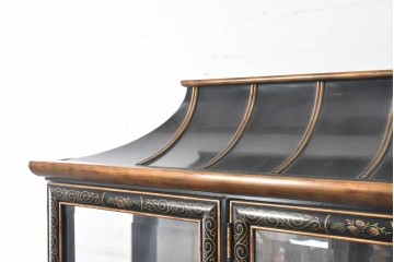 中古　美品　希少モデル　DREXEL HERITAGE(ドレクセルヘリテイジ)　奥行約36cmの薄型!　ガラス扉とミラーバックが奥行きを生むシノワズリデザインのキャビネット　(R-090910)