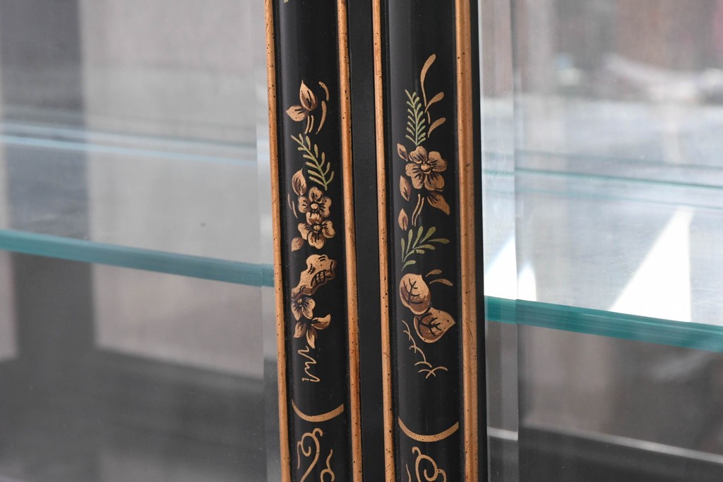 中古　美品　希少モデル　DREXEL HERITAGE(ドレクセルヘリテイジ)　奥行約36cmの薄型!　ガラス扉とミラーバックが奥行きを生むシノワズリデザインのキャビネット　(R-090910)
