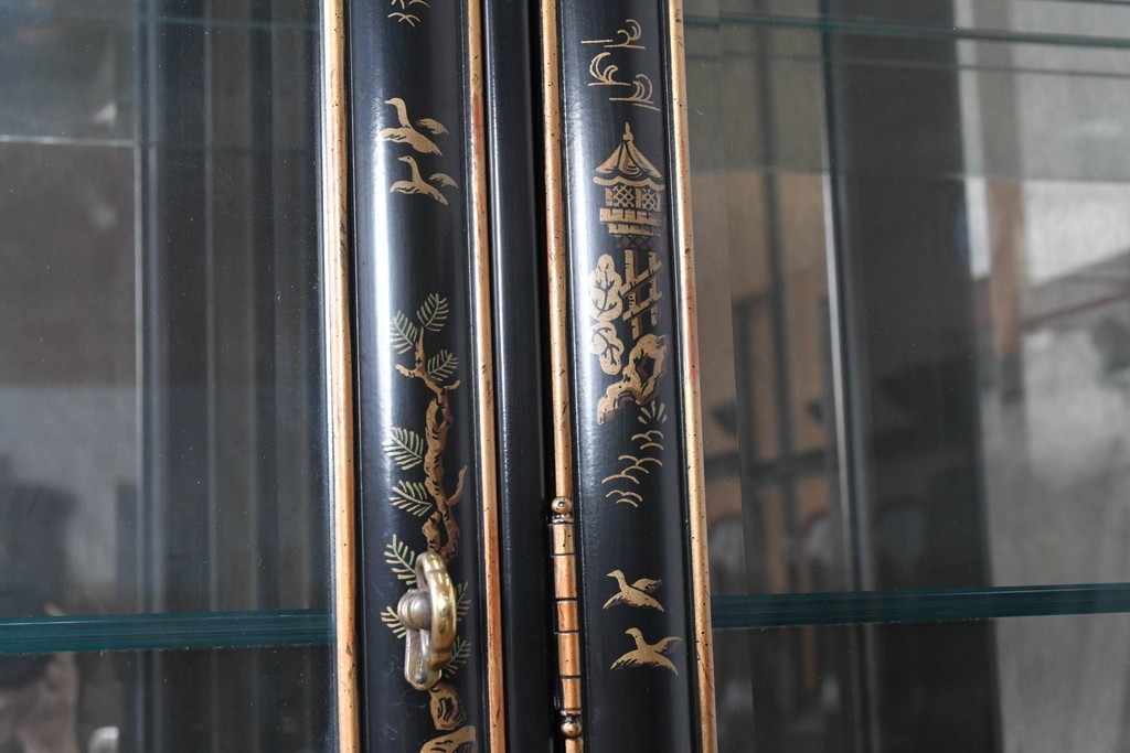 中古　美品　希少モデル　DREXEL HERITAGE(ドレクセルヘリテイジ)　奥行約36cmの薄型!　ガラス扉とミラーバックが奥行きを生むシノワズリデザインのキャビネット　(R-090910)