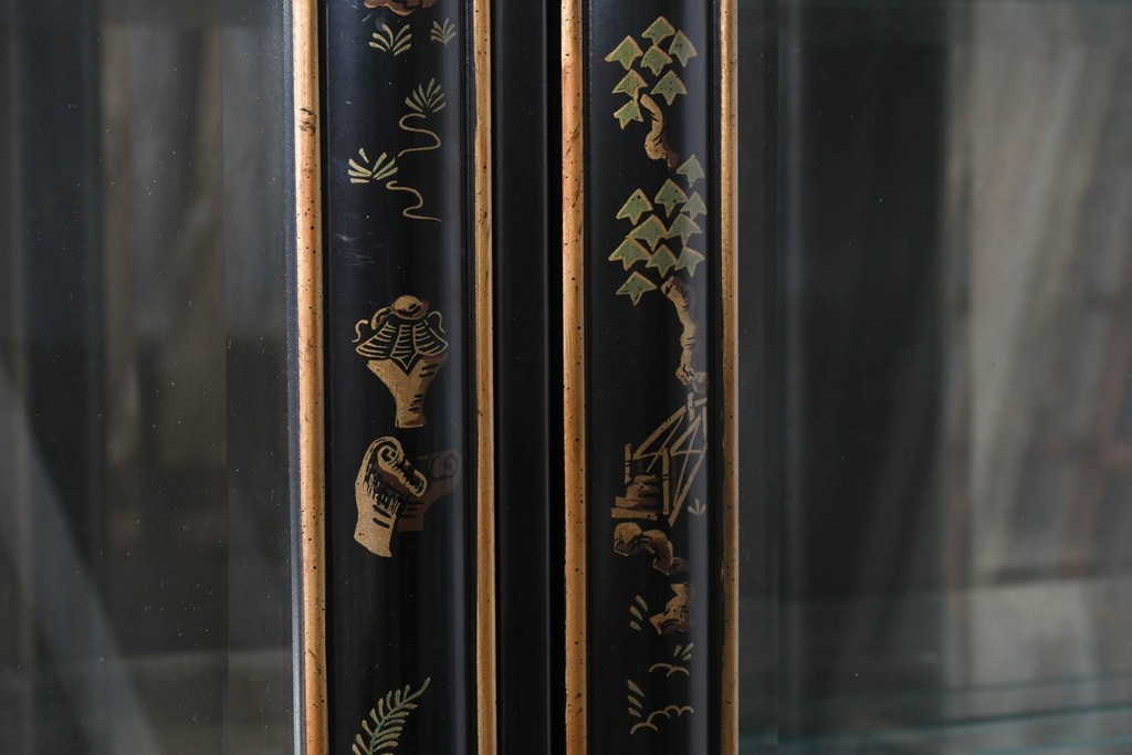中古　美品　希少モデル　DREXEL HERITAGE(ドレクセルヘリテイジ)　奥行約36cmの薄型!　ガラス扉とミラーバックが奥行きを生むシノワズリデザインのキャビネット　(R-090910)