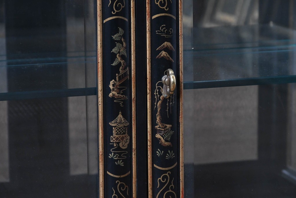 中古　美品　希少モデル　DREXEL HERITAGE(ドレクセルヘリテイジ)　奥行約36cmの薄型!　ガラス扉とミラーバックが奥行きを生むシノワズリデザインのキャビネット　(R-090910)