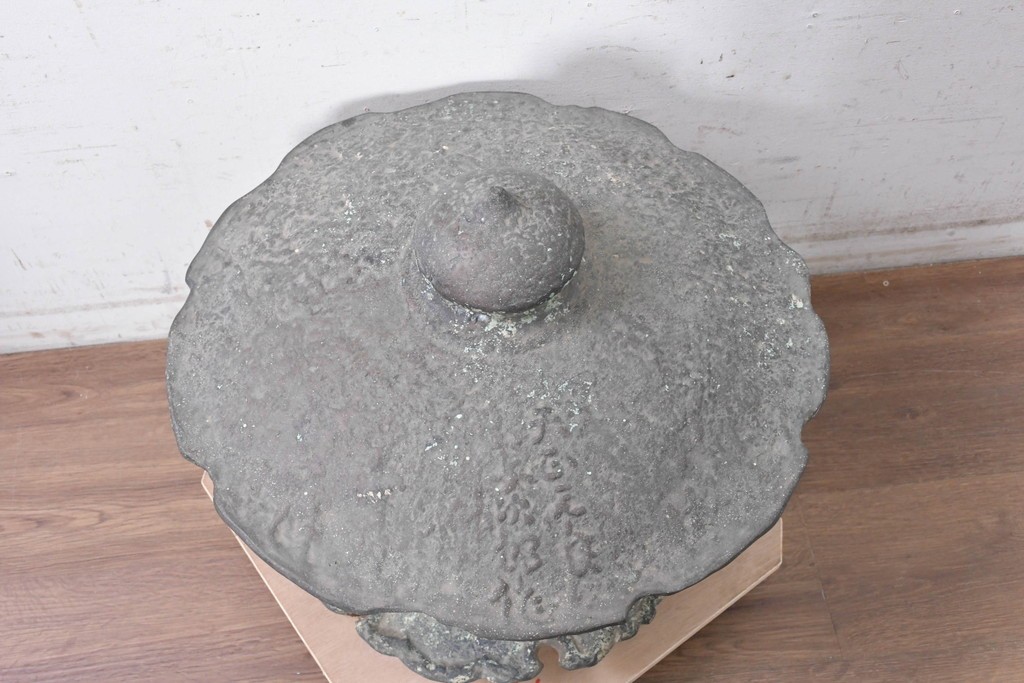 【簡易リペア限定品】　和製アンティーク　安土桃山時代　辻与次郎作　花枝の透かし意匠が施された青銅製の燈籠　(R-090911)