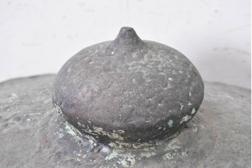 【簡易リペア限定品】　和製アンティーク　安土桃山時代　辻与次郎作　花枝の透かし意匠が施された青銅製の燈籠　(R-090911)
