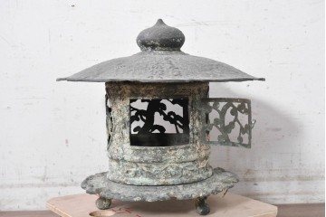 【簡易リペア限定品】　和製アンティーク　安土桃山時代　辻与次郎作　花枝の透かし意匠が施された青銅製の燈籠　(R-090911)
