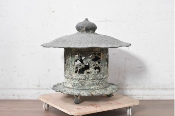 【簡易リペア限定品】　和製アンティーク　安土桃山時代　辻与次郎作　花枝の透かし意匠が施された青銅製の燈籠　(R-090911)