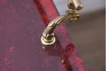 中古　イタリア高級家具　アルド・トゥーラ(ALDO TURA)　仔山羊革張り　シックで艶のある色合いが目を惹くキッチンワゴン　(R-090912)