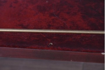 中古　イタリア高級家具　アルド・トゥーラ(ALDO TURA)　仔山羊革張り　シックで艶のある色合いが目を惹くキッチンワゴン　(R-090912)
