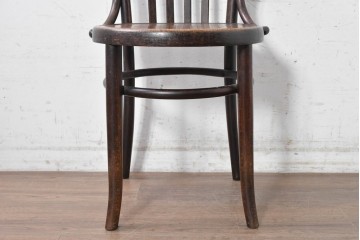 ヨーロッパアンティーク　1920年頃　曲線的なフォルムが魅力のベントウッドアームチェア　(R-090913)
