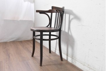 ヨーロッパアンティーク　1920年頃　曲線的なフォルムが魅力のベントウッドアームチェア　(R-090914)