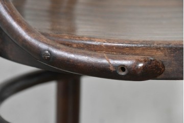 ポーランドヴィンテージ　曲線的なフォルムが魅力のベントウッドアームチェア　(R-090915)