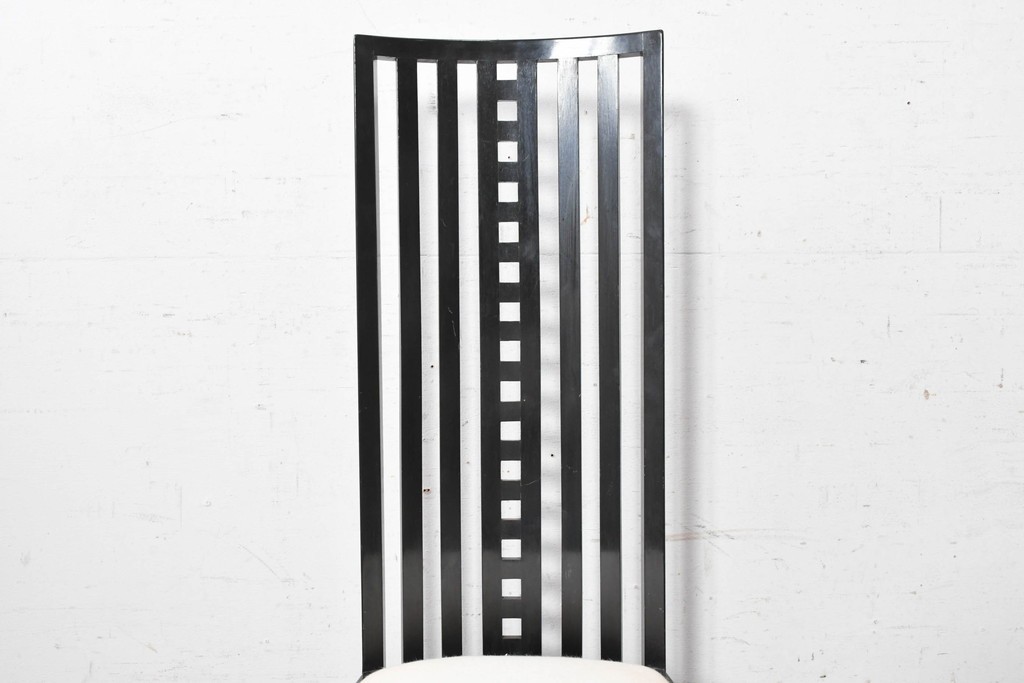 スペインヴィンテージ　希少!　正規復刻品　Charles Rennie Mackintosh(チャールズ・レニー・マッキントッシュ)デザイン　1904.17　シリアルNo.204　B.D&EIX製造　直線的な意匠が目を惹くハイチェア　(R-090917)