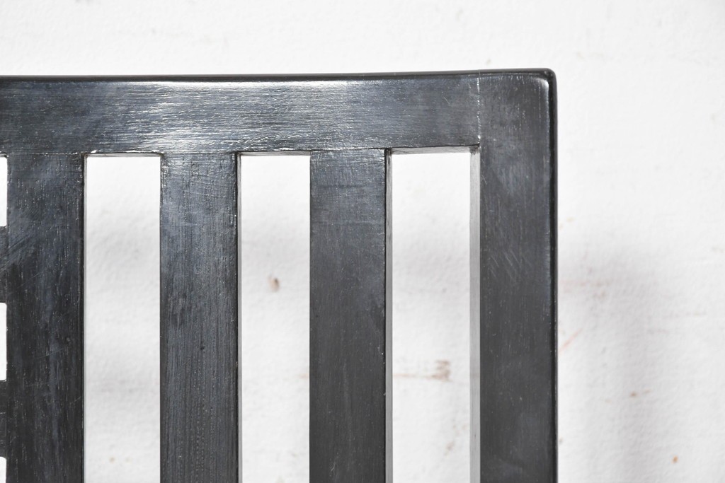 スペインヴィンテージ　希少!　正規復刻品　Charles Rennie Mackintosh(チャールズ・レニー・マッキントッシュ)デザイン　1904.17　シリアルNo.204　B.D&EIX製造　直線的な意匠が目を惹くハイチェア　(R-090917)