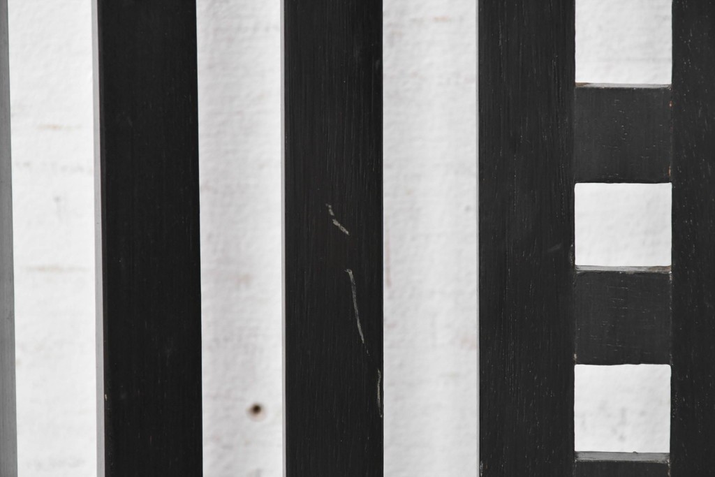 スペインヴィンテージ　希少!　正規復刻品　Charles Rennie Mackintosh(チャールズ・レニー・マッキントッシュ)デザイン　1904.17　シリアルNo.204　B.D&EIX製造　直線的な意匠が目を惹くハイチェア　(R-090917)