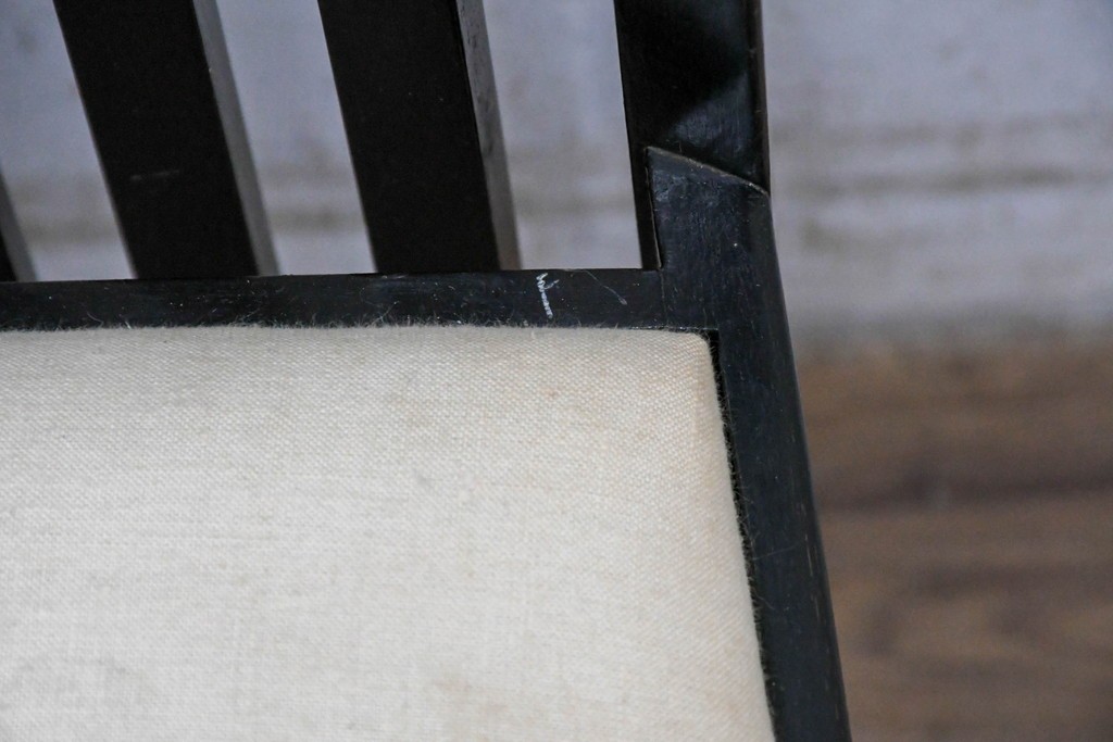 スペインヴィンテージ　希少!　正規復刻品　Charles Rennie Mackintosh(チャールズ・レニー・マッキントッシュ)デザイン　1904.17　シリアルNo.204　B.D&EIX製造　直線的な意匠が目を惹くハイチェア　(R-090917)