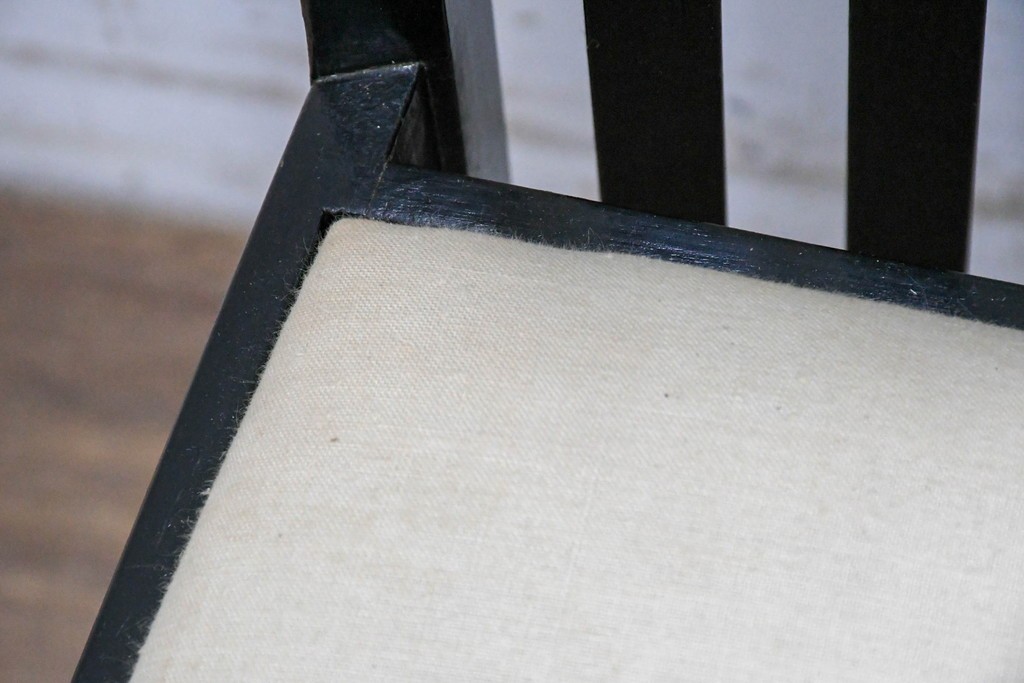 スペインヴィンテージ　希少!　正規復刻品　Charles Rennie Mackintosh(チャールズ・レニー・マッキントッシュ)デザイン　1904.17　シリアルNo.204　B.D&EIX製造　直線的な意匠が目を惹くハイチェア　(R-090917)