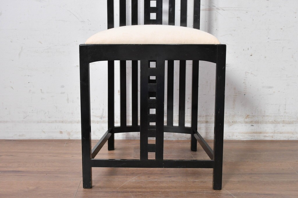 スペインヴィンテージ　希少!　正規復刻品　Charles Rennie Mackintosh(チャールズ・レニー・マッキントッシュ)デザイン　1904.17　シリアルNo.204　B.D&EIX製造　直線的な意匠が目を惹くハイチェア　(R-090917)