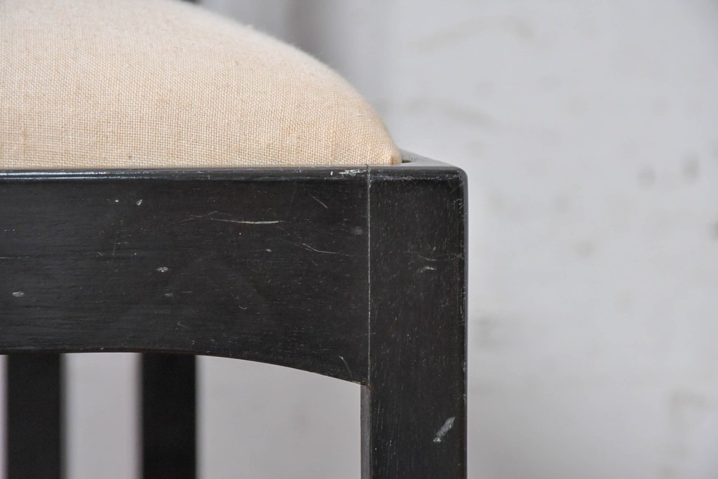 スペインヴィンテージ　希少!　正規復刻品　Charles Rennie Mackintosh(チャールズ・レニー・マッキントッシュ)デザイン　1904.17　シリアルNo.204　B.D&EIX製造　直線的な意匠が目を惹くハイチェア　(R-090917)