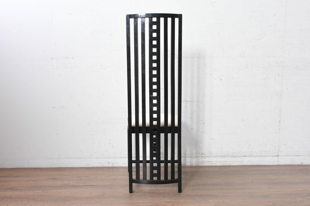 スペインヴィンテージ　希少!　正規復刻品　Charles Rennie Mackintosh(チャールズ・レニー・マッキントッシュ)デザイン　1904.17　シリアルNo.204　B.D&EIX製造　直線的な意匠が目を惹くハイチェア　(R-090917)