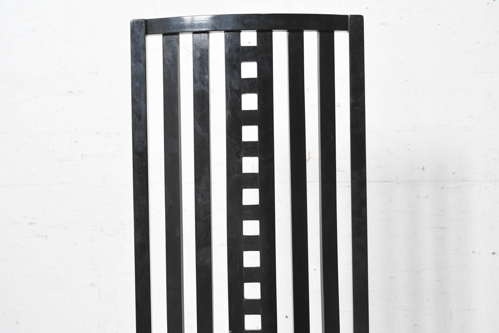 スペインヴィンテージ　希少!　正規復刻品　Charles Rennie Mackintosh(チャールズ・レニー・マッキントッシュ)デザイン　1904.17　シリアルNo.204　B.D&EIX製造　直線的な意匠が目を惹くハイチェア　(R-090917)