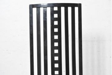 スペインヴィンテージ　希少!　正規復刻品　Charles Rennie Mackintosh(チャールズ・レニー・マッキントッシュ)デザイン　1904.17　シリアルNo.204　B.D&EIX製造　直線的な意匠が目を惹くハイチェア　(R-090917)