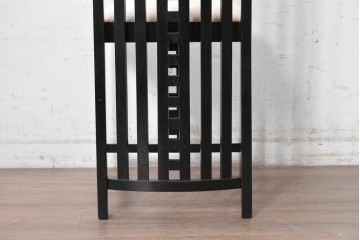 スペインヴィンテージ　希少!　正規復刻品　Charles Rennie Mackintosh(チャールズ・レニー・マッキントッシュ)デザイン　1904.17　シリアルNo.204　B.D&EIX製造　直線的な意匠が目を惹くハイチェア　(R-090917)