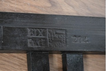 スペインヴィンテージ　希少!　正規復刻品　Charles Rennie Mackintosh(チャールズ・レニー・マッキントッシュ)デザイン　1904.17　シリアルNo.204　B.D&EIX製造　直線的な意匠が目を惹くハイチェア　(R-090917)